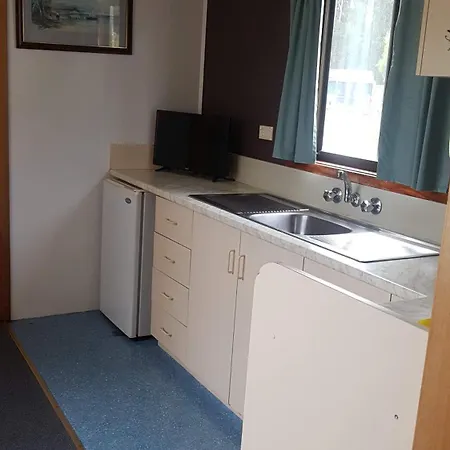 Strahan Retreat Holiday Park Room photo
