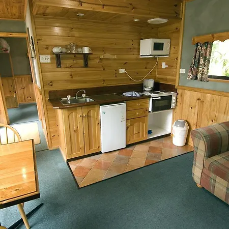 Strahan Retreat Holiday Park Room photo